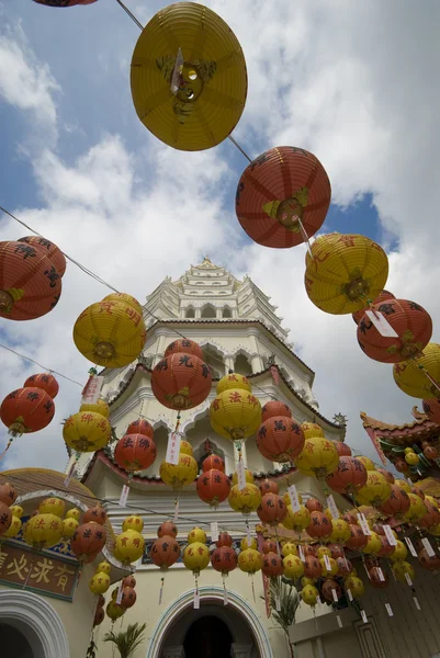 シ kek lok 寺に灯籠の数 — ストック写真