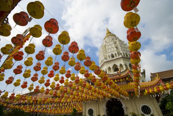 Hundreds of lanterns at Kek Lok Si Temple — Stock Photo, Image
