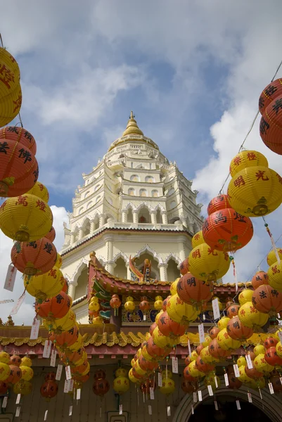 シ kek lok 寺に灯籠の数 — ストック写真