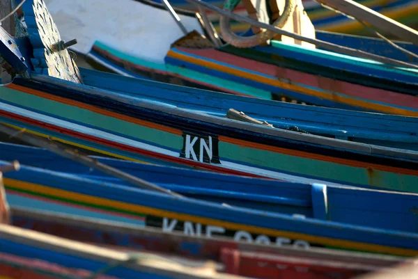 Bateaux en bois colorés — Photo