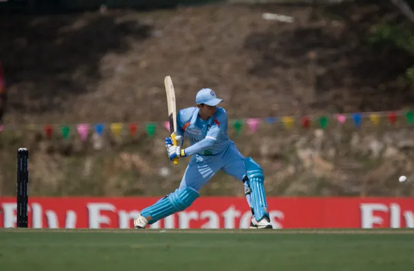 Batsman hitting cricket ball — Stock Photo, Image