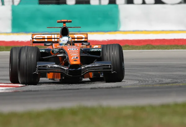 Etihad aldar spyker f1 týmu f8-vii - adrian sutil — Stock fotografie