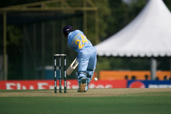 Batsman hitting cricket ball — Stock Photo, Image