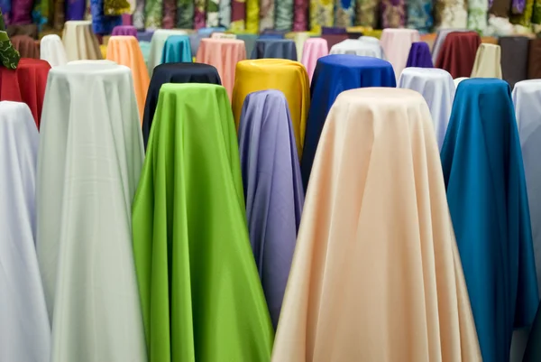 Tkaniny bawełniane kolorowe na sprzedaż — Zdjęcie stockowe