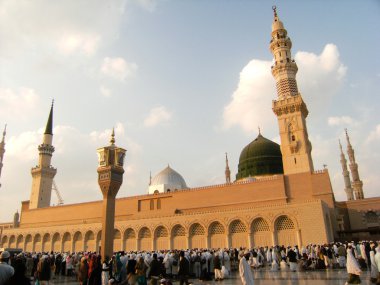 Hac sezonu camide nabawi yeşil kubbe.