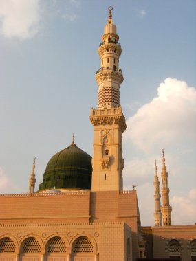 Yeşil kubbe nabawi Camii.