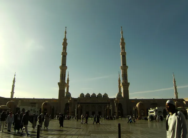 Entrada frontal de la mezquita de Nabawi, Medina, Arabia Saudita . — Foto de Stock