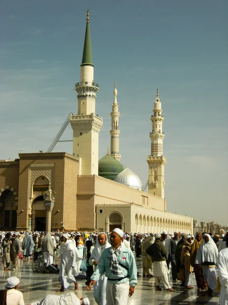 Nabawi mešita v odpoledne na hadždž sezóny. — Stock fotografie