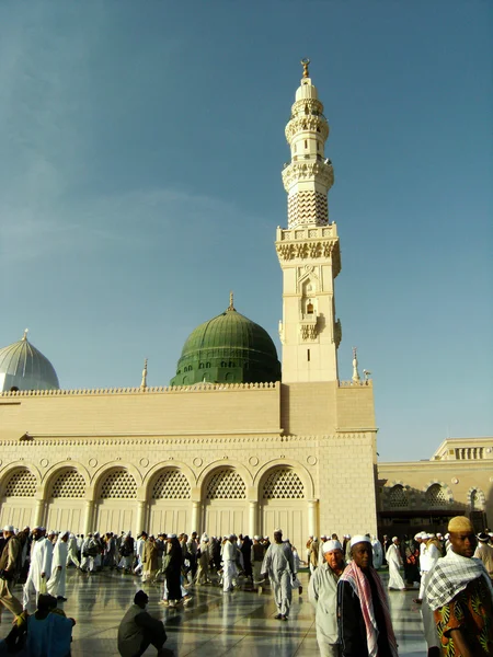 Mezquita de Nabawi por la tarde en la temporada de hajj . — Foto de Stock