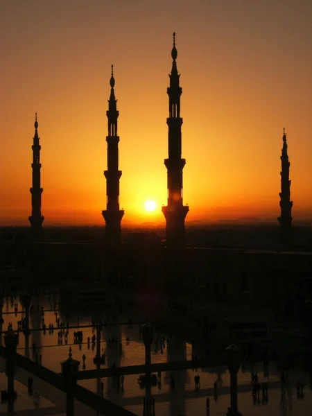 Silhuett av minareter nabawi moskén, medina, Saudiarabien — Stockfoto