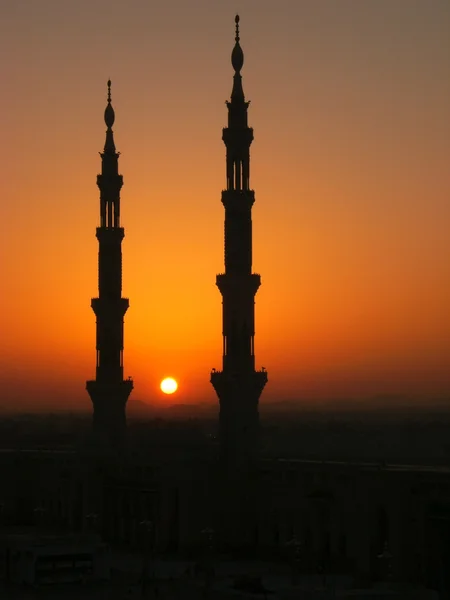 Silueta de minaretes de la mezquita Nabawi, Medina, Arabia Saudita — Foto de Stock