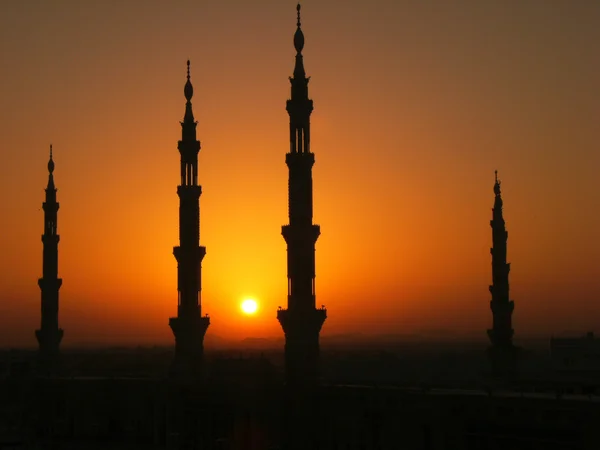 Silhuett av minareter nabawi moskén, medina, Saudiarabien — Stockfoto