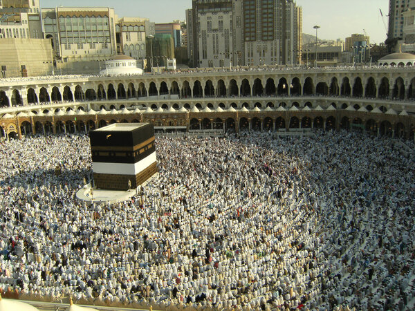 Muslims get ready to pray at Haram Mosque, Saudi Arabia.