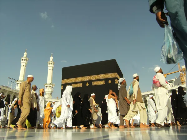 Vue rapprochée de Kaaba depuis le rez-de-chaussée de la mosquée Haram . — Photo