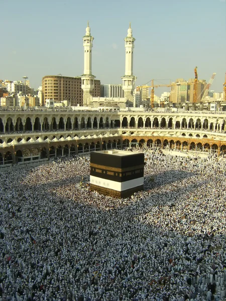 Vista do terceiro andar da Mesquita de Haram, onde os peregrinos esperam pelo tempo de oração . — Fotografia de Stock