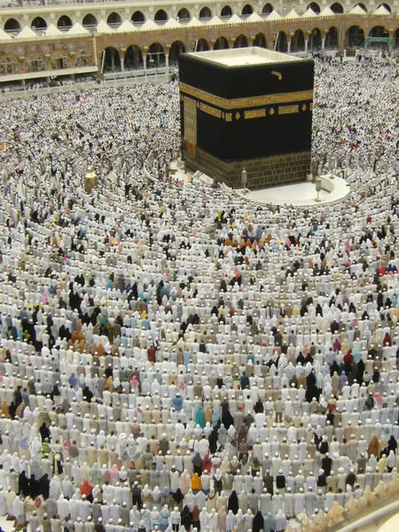 Muçulmanos se preparam para orar na Mesquita Haram, Arábia Saudita . — Fotografia de Stock