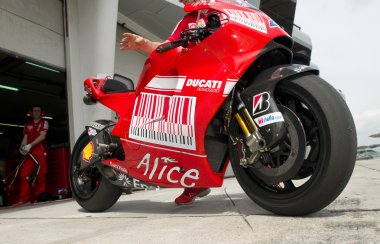 2009 ducati marlboro yamaha motogp binici casey stoner