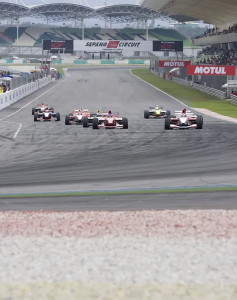 Formula One cars racing at F1 PETRONAS Grand Prix Sepang Malaysia 2007 — Stock Photo, Image