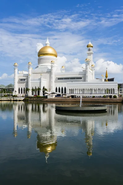 Masjid Sultan Omar Ali Saifuddin Mosque in Bandar Seri Begawan, — Stock Photo, Image