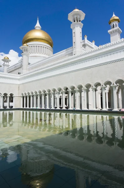 Tvagning plats masjid sultan omar ali saifuddin-moskén i bandar — Stockfoto