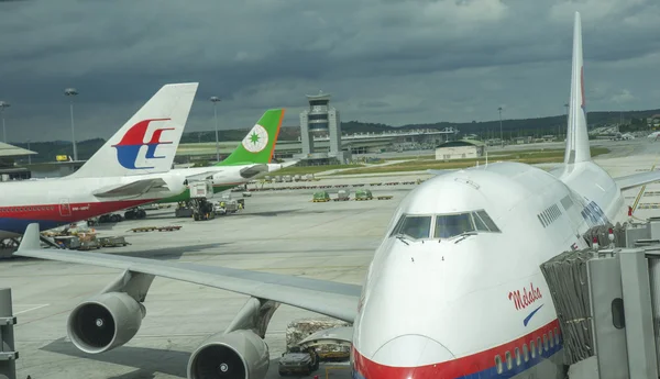 KUALA LUMPUR INTERNATIONAL AIRPORT - 23 ИЮНЯ: Malaysia Airlines — стоковое фото
