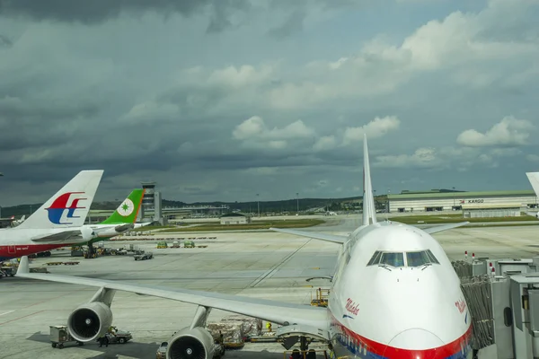 KUALA LUMPUR INTERNATIONAL AIRPORT - JUNE 23: Malaysia Airlines — Stock Photo, Image