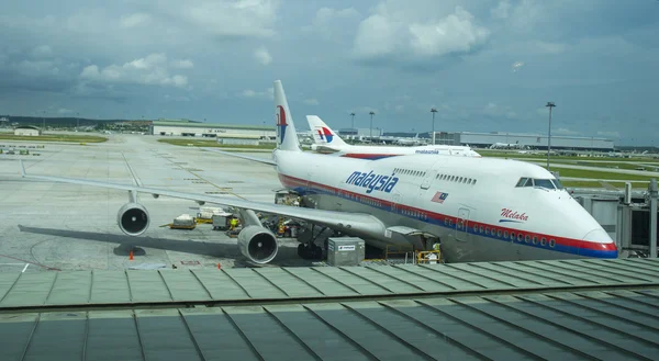 クアラルンプール国際空港まで 6 月 23 日： マレーシア航空 — ストック写真