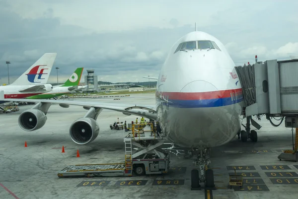 Kuala lumpur luchthaven - 23 juni: malaysia airlines — Stockfoto