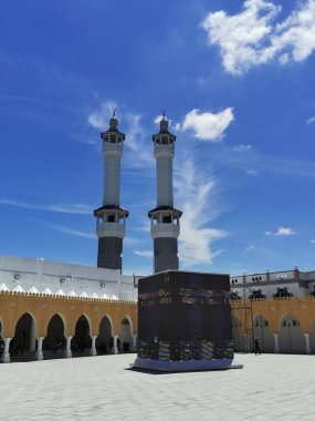 Kelantan, Gua Musang 'daki Masjid Raçaleigh' de Kaabah modeli. Bu modele Kaabah dış görüntüler yansıtıldı.