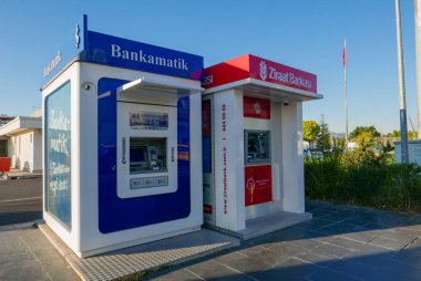 KAYSERI, TURKEY- CIRCA 2016: Bankamatik ve Ziraat Bankası için boş otomatik veznedar makineleri (ATM) para makinesi.