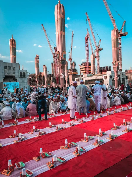 Madinah Saudi Arabia Circa 2019 Muslim Men Prepare Break Fast — Stock Photo, Image