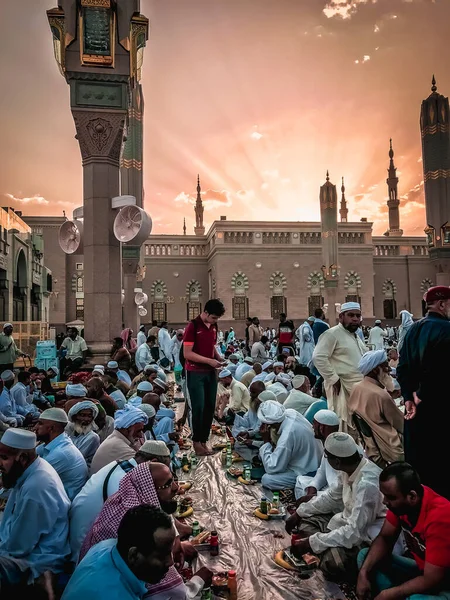 Madinah Saudi Arabia Circa 2019 Мусульманські Чоловіки Готуються Швидкого Прориву — стокове фото