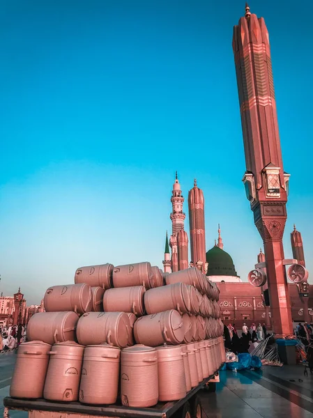 Recipientes Plástico Vacíos Para Llenar Con Agua Zamzam Masjid Nabawi — Foto de Stock