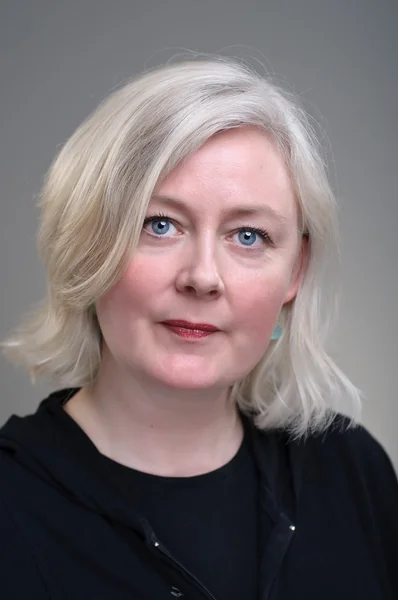 Lege expressie Kaukasische vrouw portret — Stockfoto