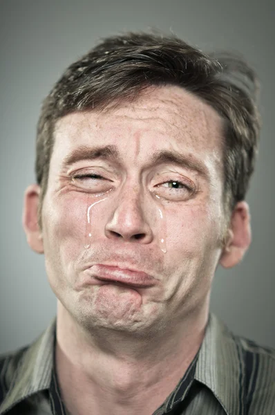 Llorando caucásico hombre retrato — Foto de Stock