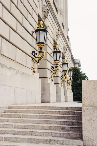 Linternas adornadas en el edificio de la EPA en Washington DC —  Fotos de Stock