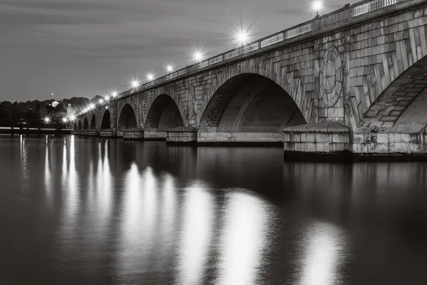 Άρλινγκτον Αναμνηστική γέφυρα το βράδυ — Φωτογραφία Αρχείου