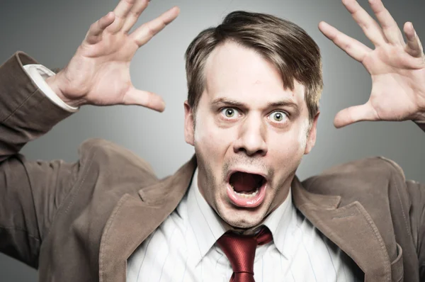 Homem caucasiano gritando irritado Portrtait — Fotografia de Stock