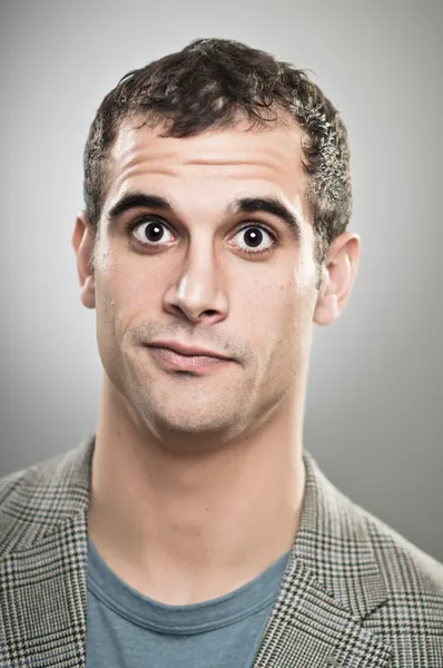 Homem caucasiano olhar confuso — Fotografia de Stock