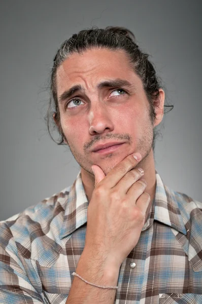 Kaukasische man die een besluit portret — Stockfoto