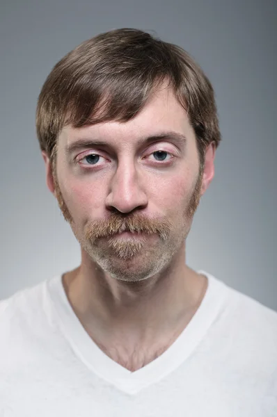 Hombre caucásico Retrato de expresión en blanco — Foto de Stock