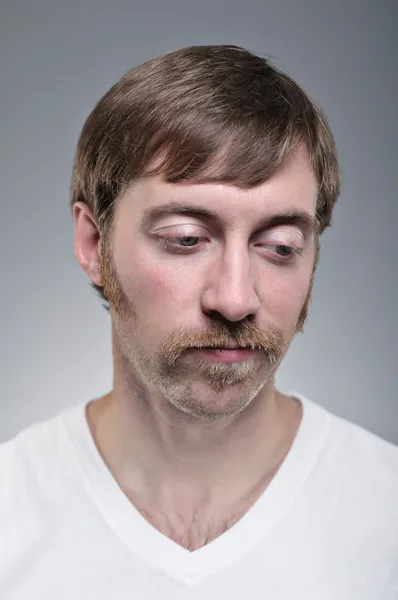 Kaukasische man die depressief. — Stockfoto