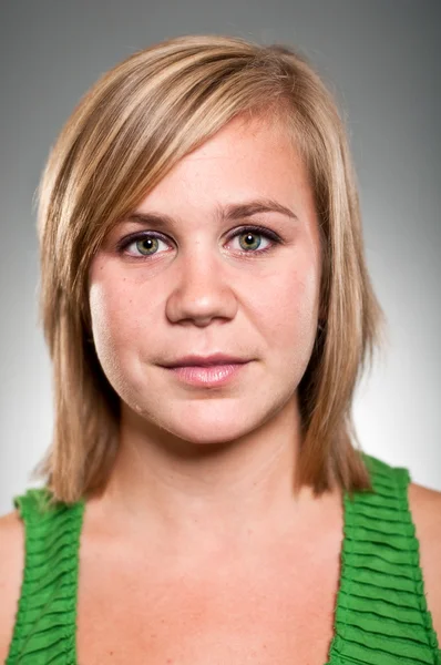 Mujer caucásica Retrato de expresión en blanco —  Fotos de Stock