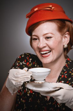 retro kadın ona çay içme