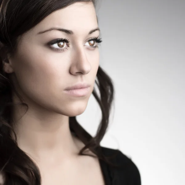 Bonito jovem caucasiano mulher retrato — Fotografia de Stock