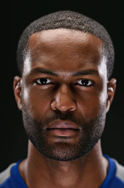 Afrikanisch-amerikanisches Athleten-Porträt mit leerem Ausdruck — Stockfoto