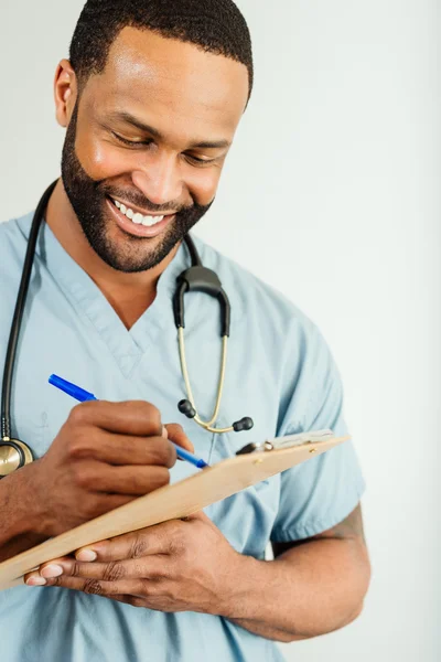 Médico sonriente o retrato de enfermera masculina — Foto de Stock