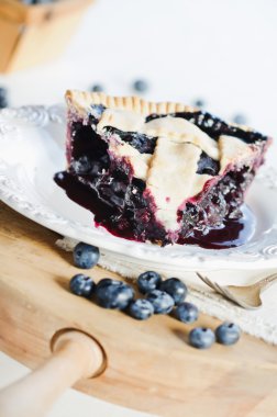 Yaban mersinli pasta