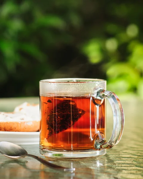 Гарячий чай і вершковий сир Багель Сніданок — стокове фото