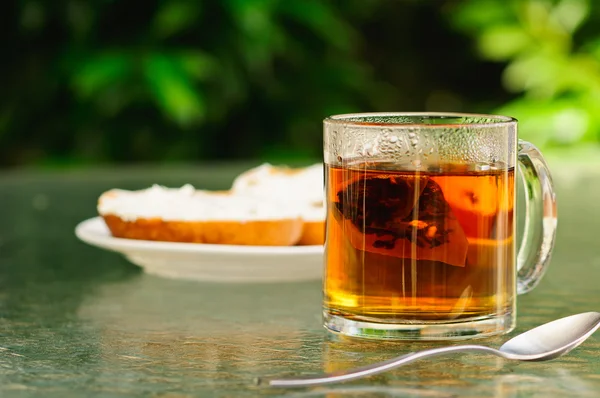 Forró Tea és a krémsajt Bagel reggelivel — Stock Fotó
